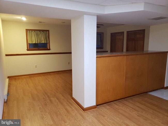 Building Photo - 724 Hillcrest Dr