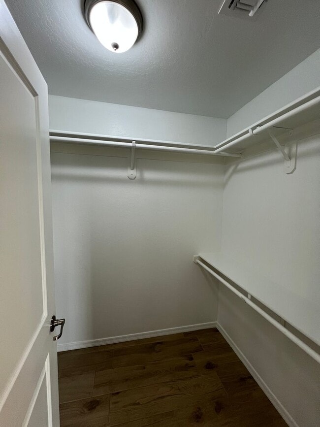 Building Photo - NEWER 3 BEDROOM HOME!