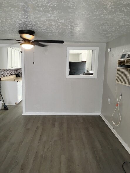 Building Photo - 1112 S Lilly St