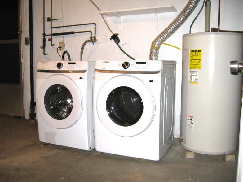 Building Photo - 5664 Greens Dr