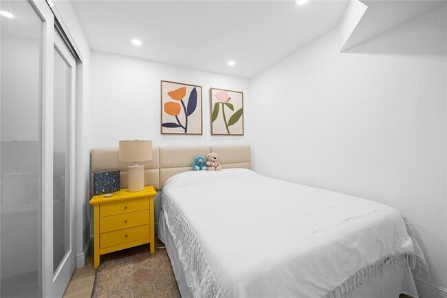 Building Photo - 5100 N Ocean Blvd