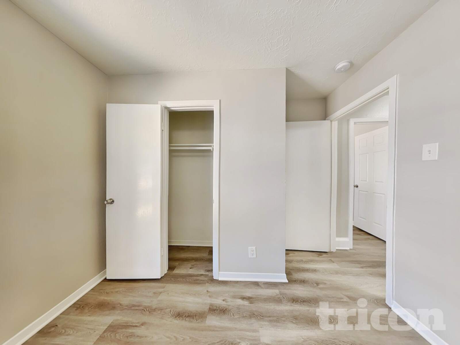 Building Photo - 4427 Oakside Dr