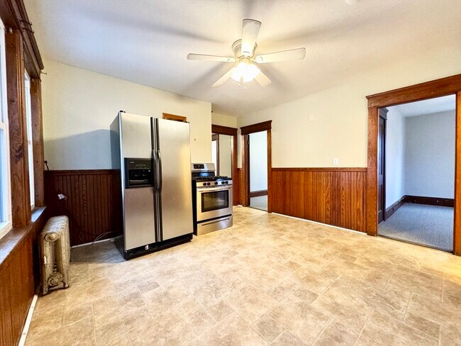 Building Photo - 328 Stevens St