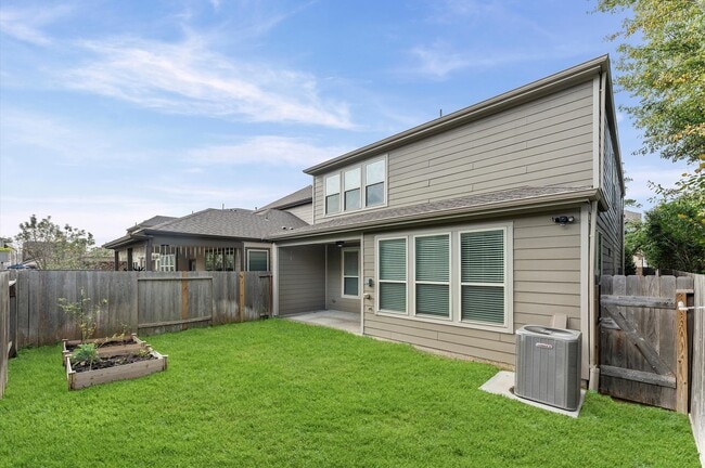 Building Photo - 1822 Calabasas Way