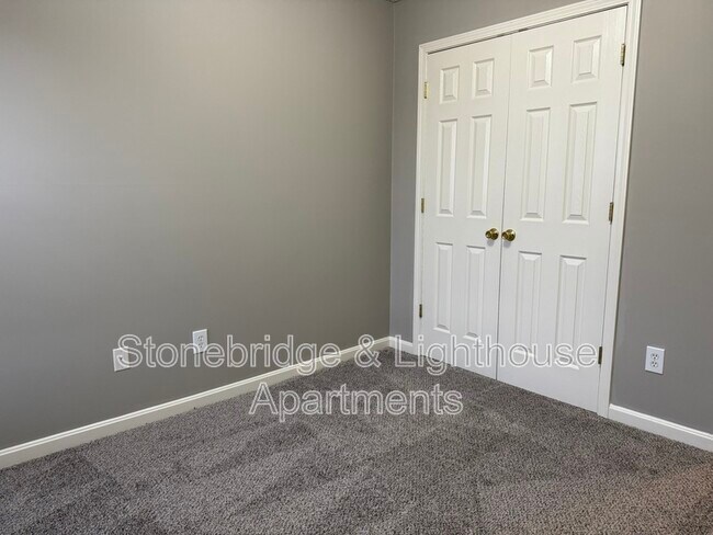 Building Photo - 2804 Coyote Ct