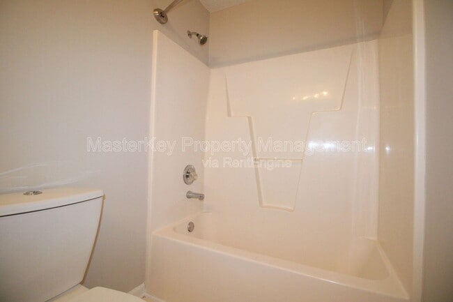 Building Photo - 305 Noonday Ct