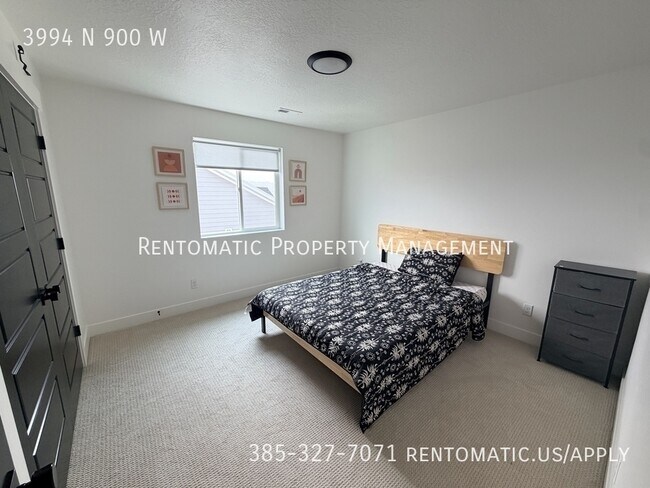 Building Photo - 3994 N 900 W