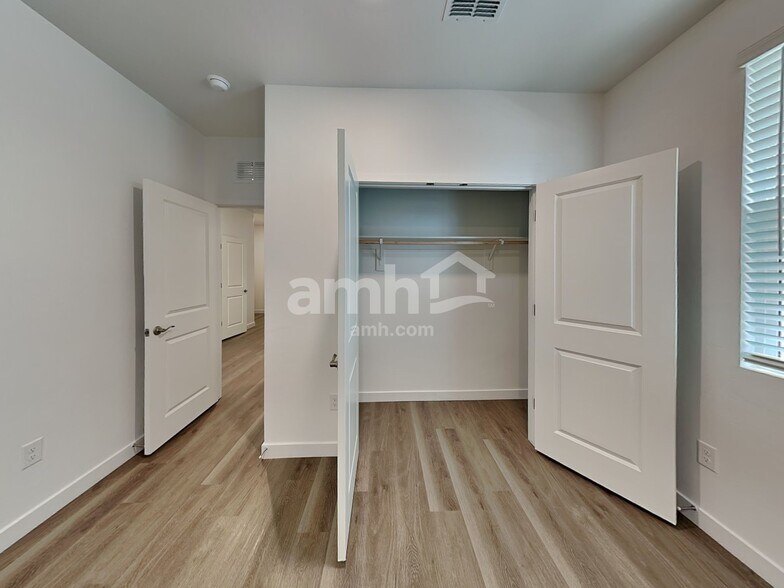 Building Photo - 12323 W Burruel Crk Ln