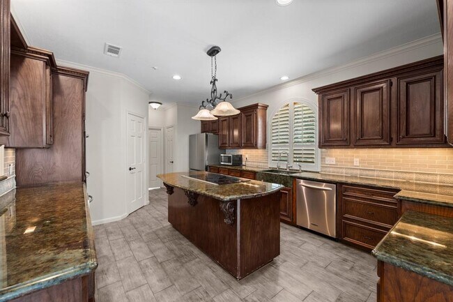 Building Photo - 165 W Shadowpoint Cir