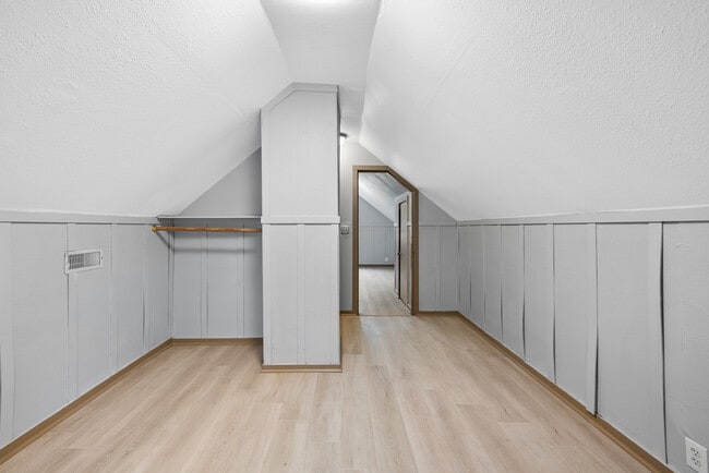 Building Photo - 5737 SE Harold St