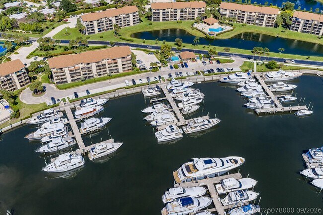 Building Photo - 2601 Marina Isle Way