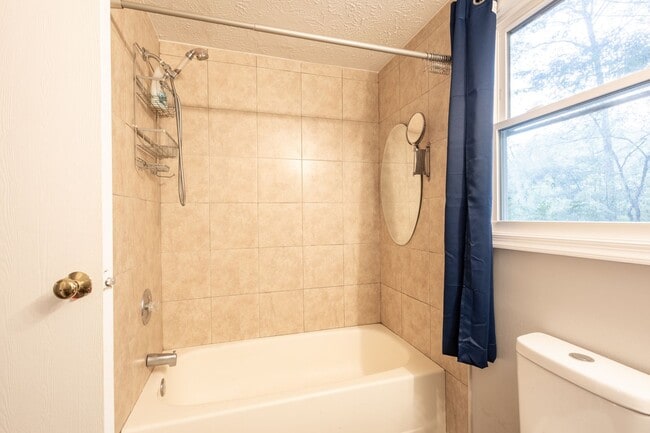 Building Photo - Lovely 2 BR/1 BA Condo in Columbia!