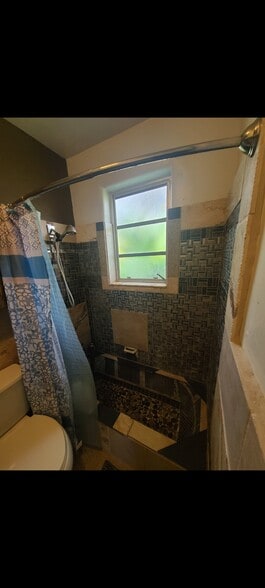 Building Photo - 1703 John Anderson Dr