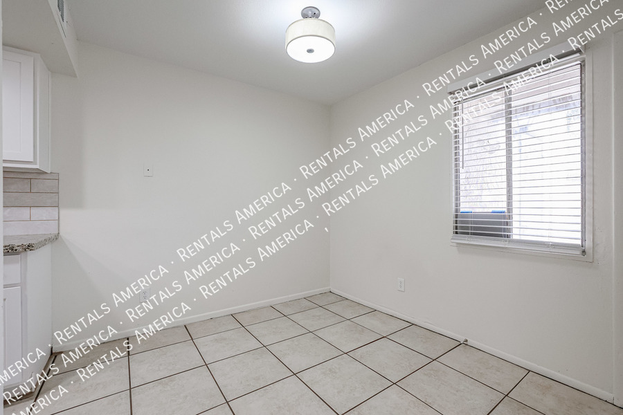 Building Photo - 5206 N 42nd Dr