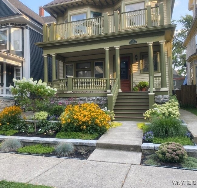 Primary Photo - 176 St James Pl