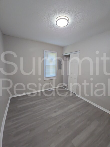 Building Photo - 5707 E 40th St