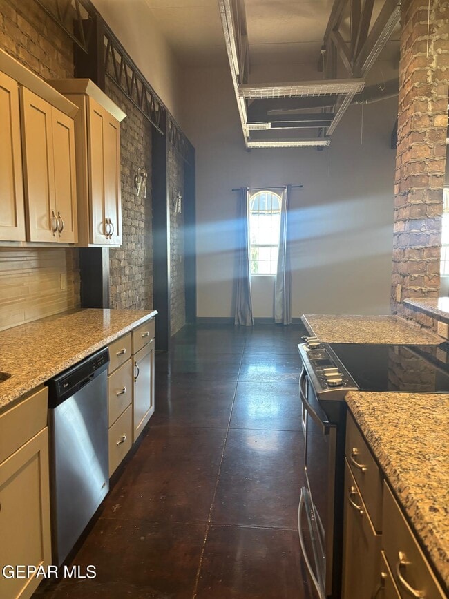 Building Photo - 6350 Escondido Dr