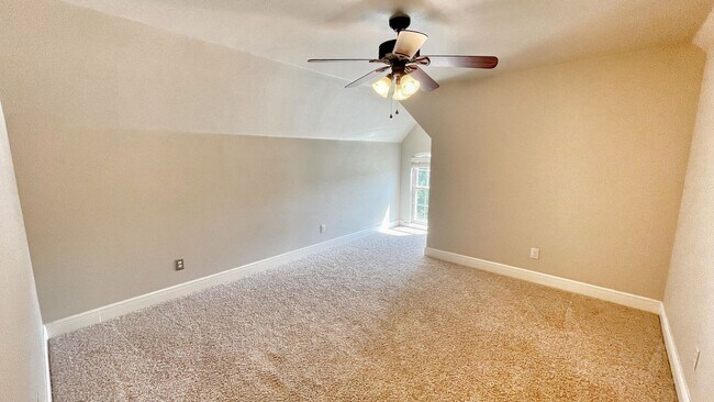 Building Photo - 1501 NE Greenbrier Ct