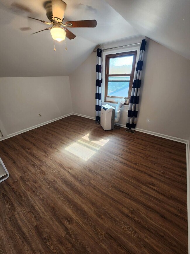 Building Photo - 4 Bedroom Home in Sought Out Neighborhood ...