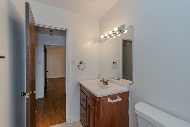 Building Photo - 450 Norvell St