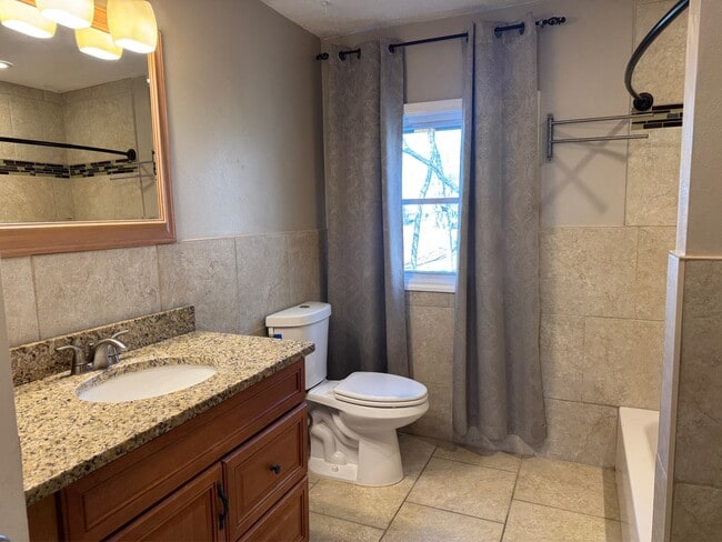 Building Photo - 1208 Toft St