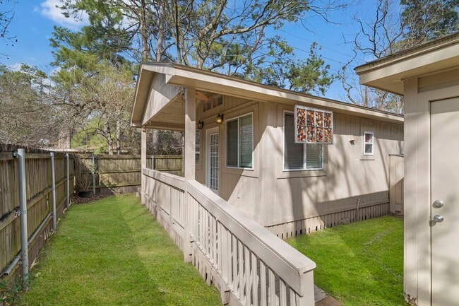 Building Photo - 6302 Hickorycrest Dr