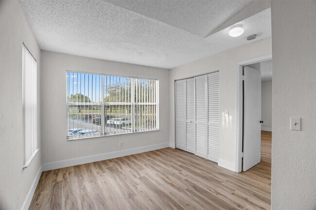 Building Photo - 12730 Vista Isles Dr