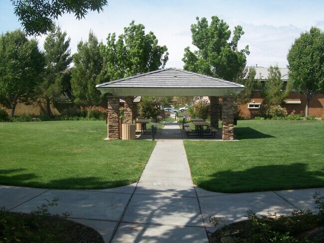 Building Photo - 38227 Lone Tree Ct