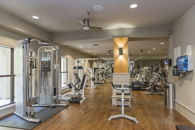 Building Photo - Urban Living at Bristol on Broadway – Walk to Vanderbilt, Studio Unit with Washer/Dryer, Assigned...