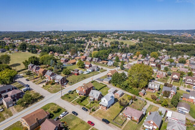 Building Photo - Gorgeous 2 bedroom home in West Mifflin available now!
