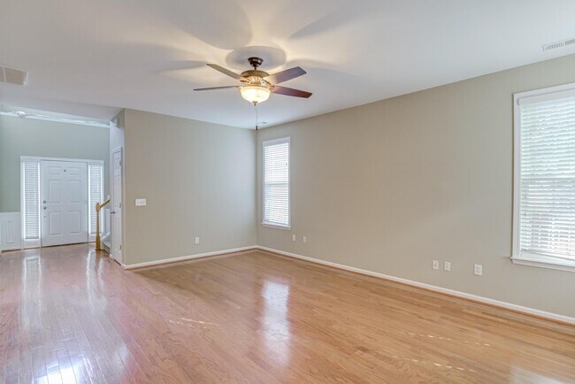 Building Photo - 1007 Brickstone Dr