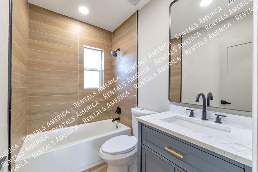 Building Photo - 4733 E 18th St