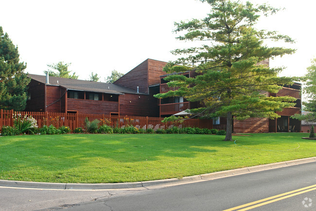 Building Photo - Landmark Estates