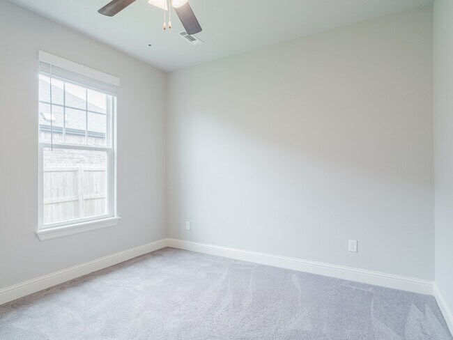 Building Photo - 940 W Ashmore Landing Loop