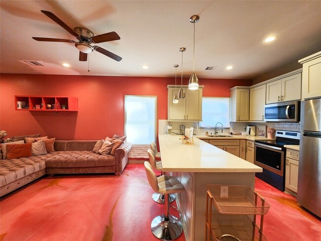 Building Photo - 5910 Shelburne St