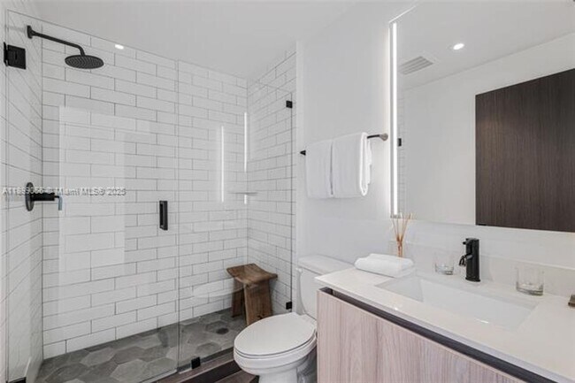 Building Photo - 398 NE 5th St