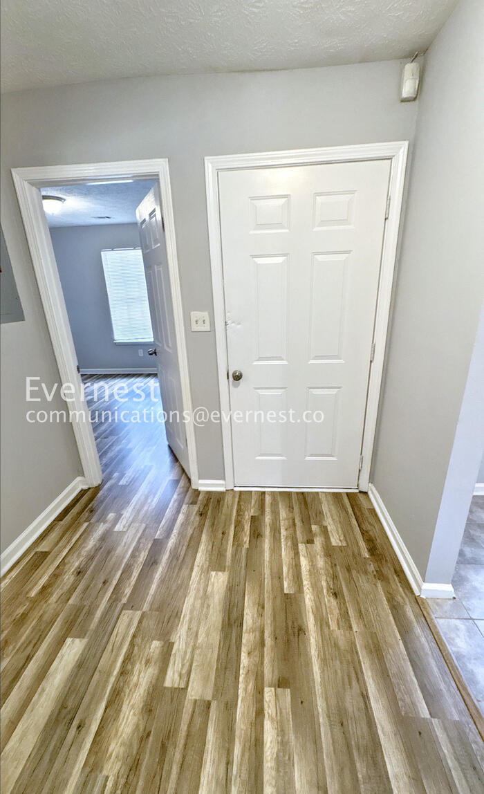 Building Photo - 1942 Cornell Way