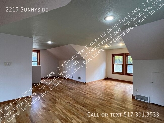 Building Photo - 2215 Sunnyside-