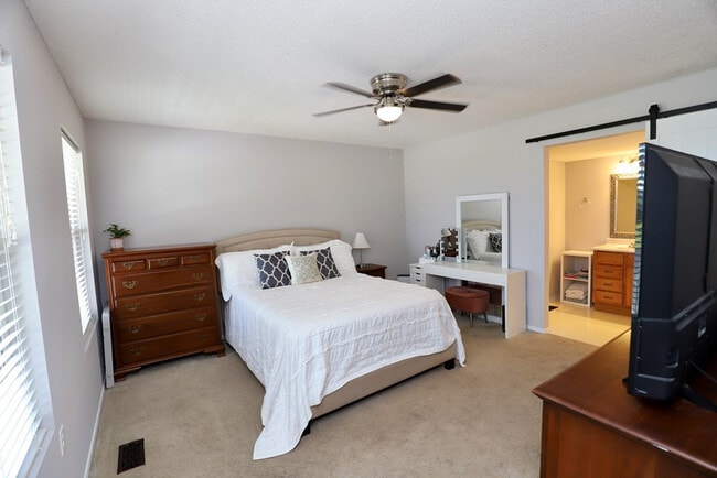 Building Photo - 1910 Lybrand St