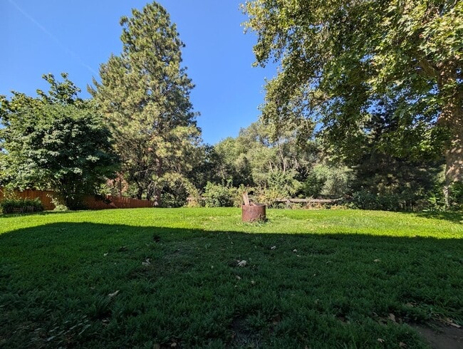 Building Photo - 3 bedroom 2 bath Pet-Friendly House with Amazing Backyard!