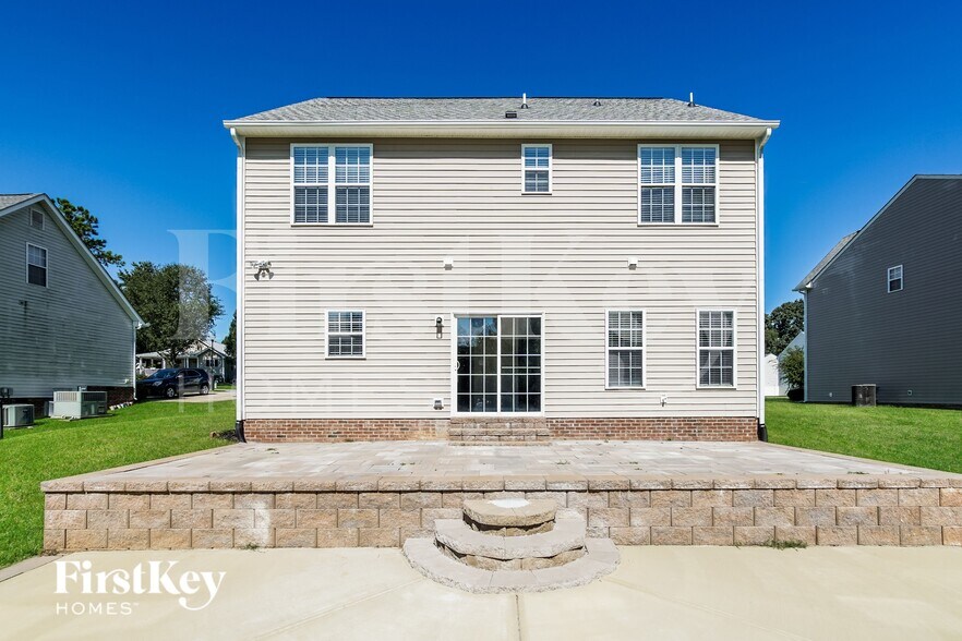 Building Photo - 925 Troubadour Ln