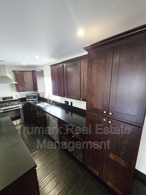 Building Photo - 12426 Moorpark St