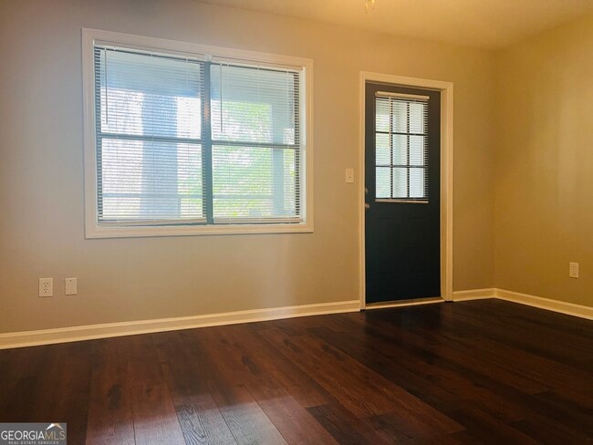 Building Photo - 403 Breezy Pnes