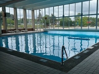 Building Photo - 18 E Old Willow Rd