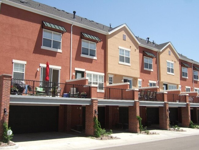 Building Photo - Rare Townhome in Park Hill with 2BR/2.5