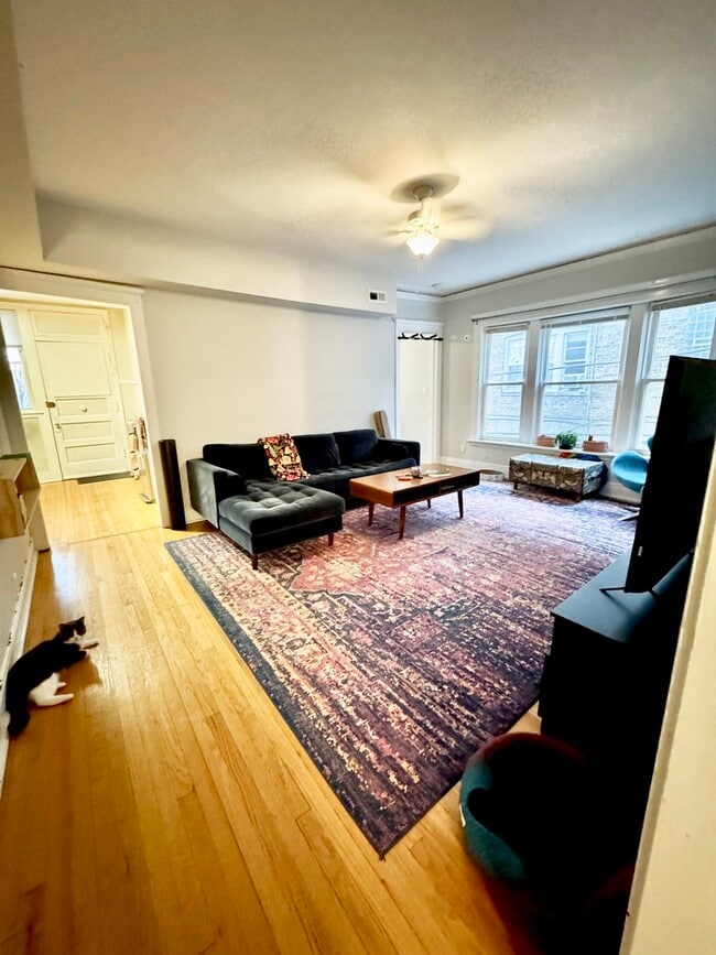 Building Photo - 1955 W Sunnyside Ave