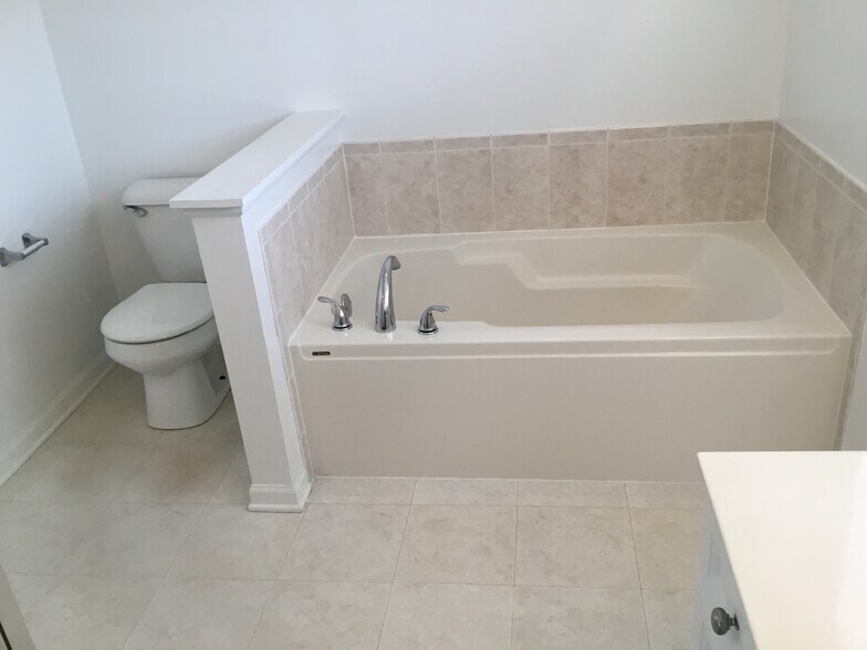 Building Photo - 312 Evergreen Cir