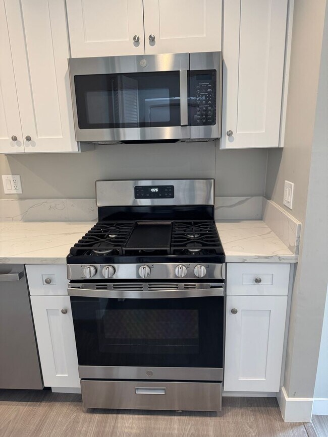 Building Photo - 54TH STREET 2985-2987 #1 FRONT UNITS