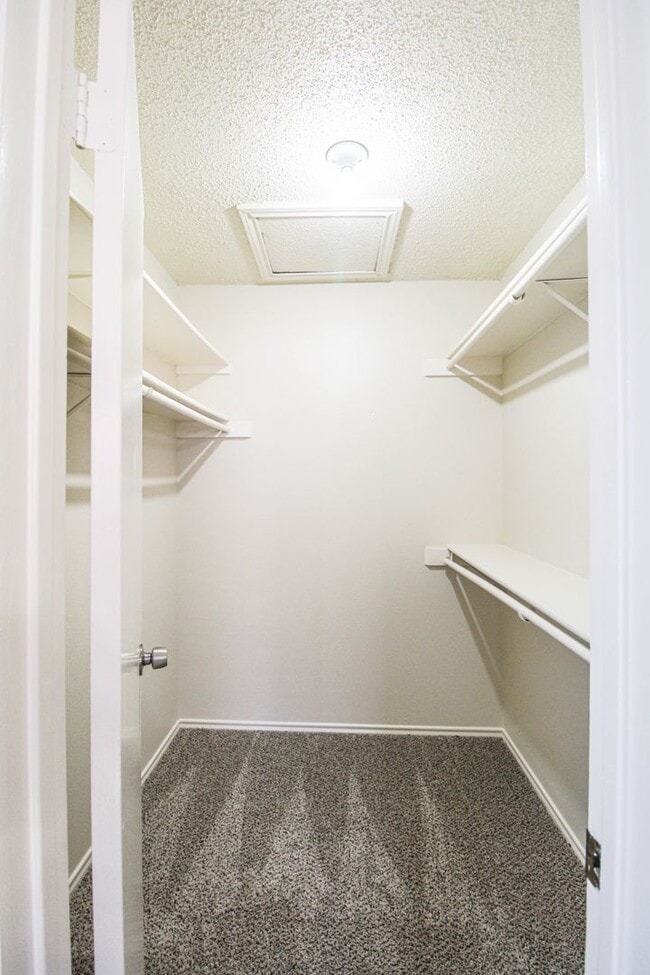 Building Photo - 949 Schertz Pkwy