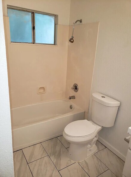 Building Photo - 8081 Via de Palmas Ln